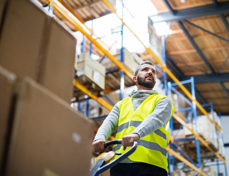 Logistik Mitarbeiter • Bünder