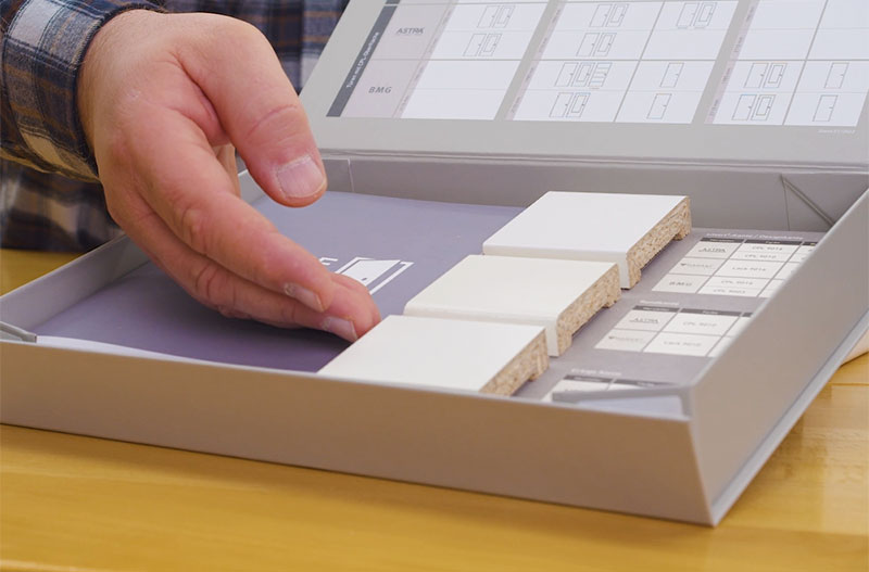Weiße Türen Musterbox